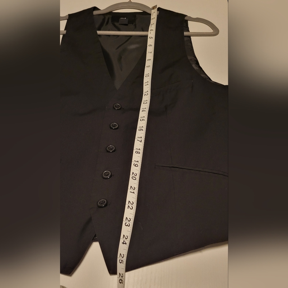 Men's H&M Black Vest Size 40R 20" P2P 26" Length - Picture 10 of 11